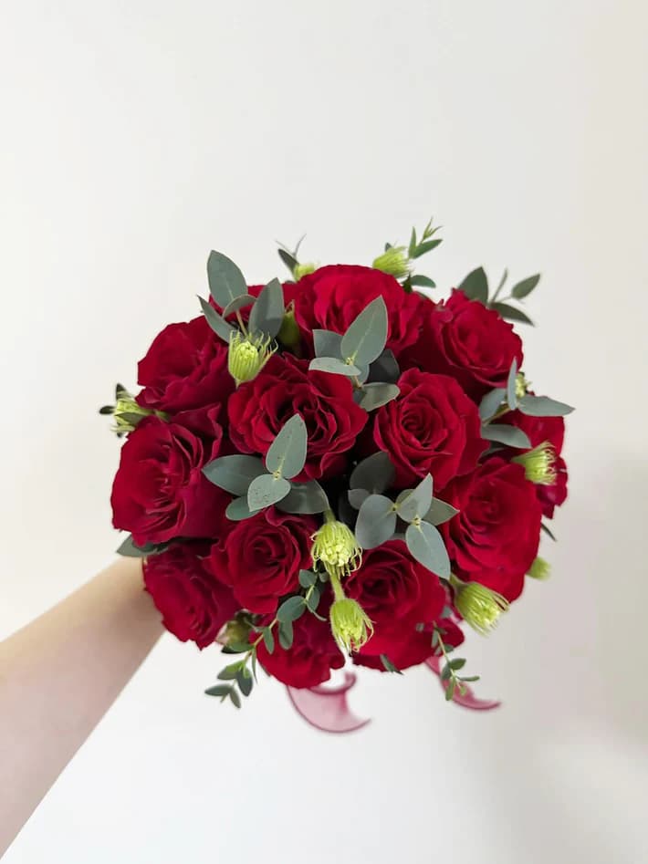 Classic Ivory Roses